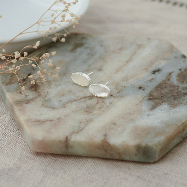 Agnes Studs | Silver/Mother of Pearl