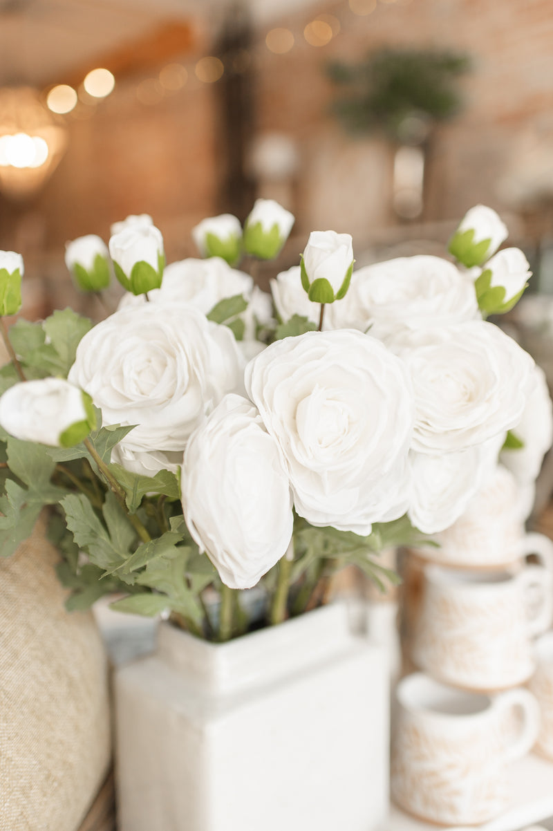 Fresh Touch White Ranunculus Spray | 24"