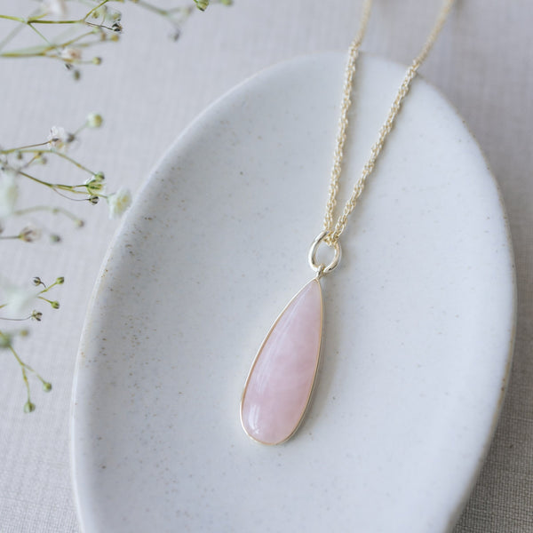 Alara Necklace | Gold/Rose Quartz