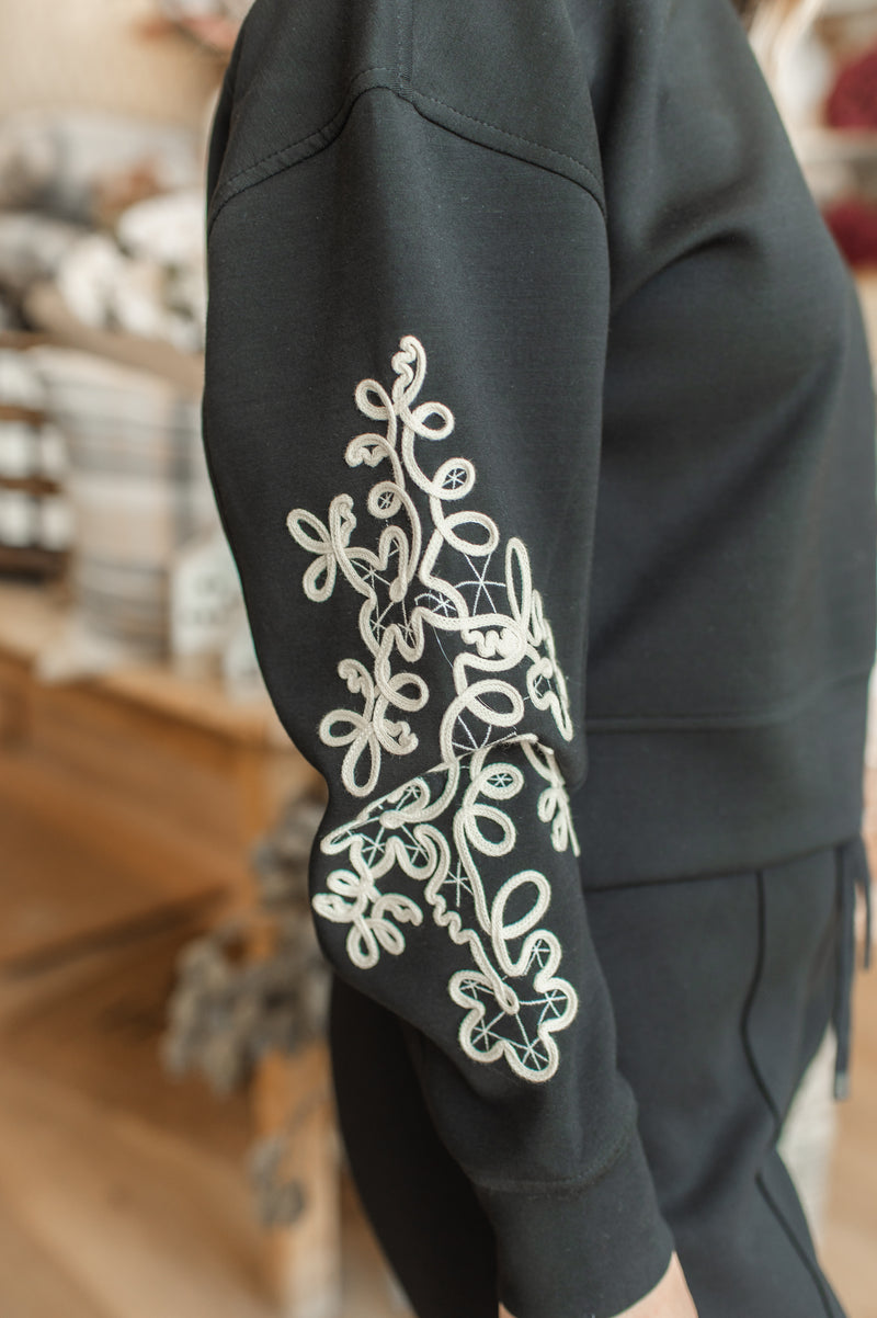 Lucie Pullover | Black Calla Lily