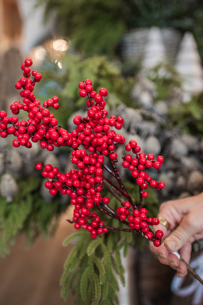 Red Berry Outdoor Spray | 21"