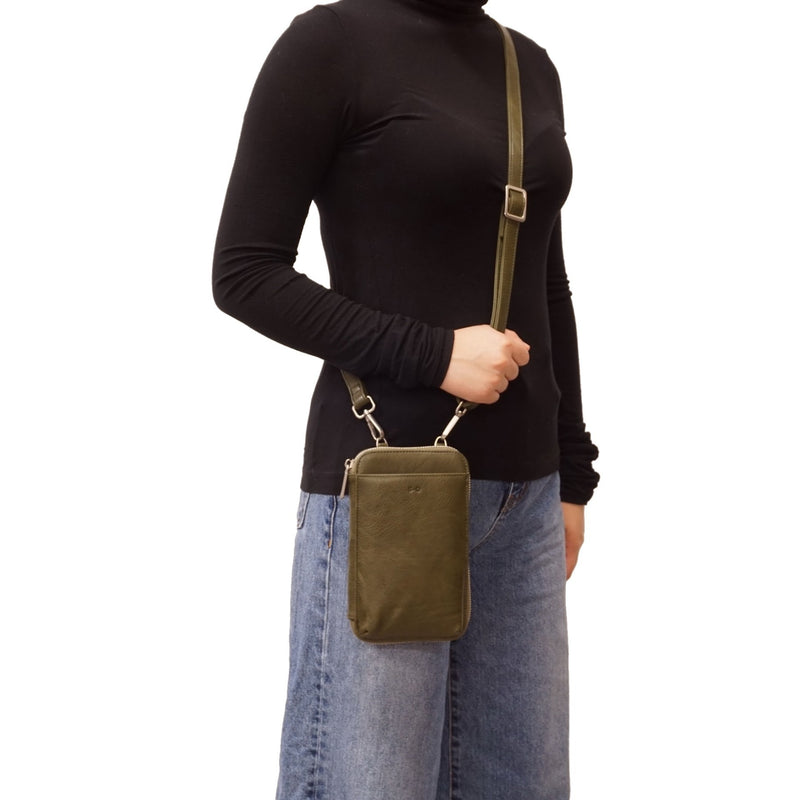 Winzley Passport Pouch | Camel