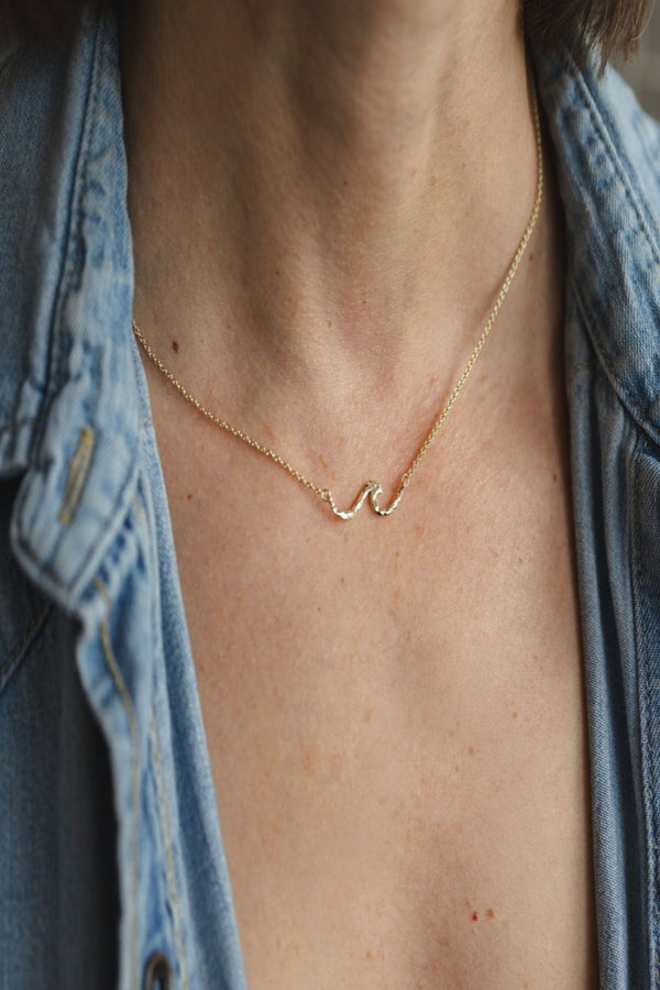 Tiny Wave Necklace | Gold