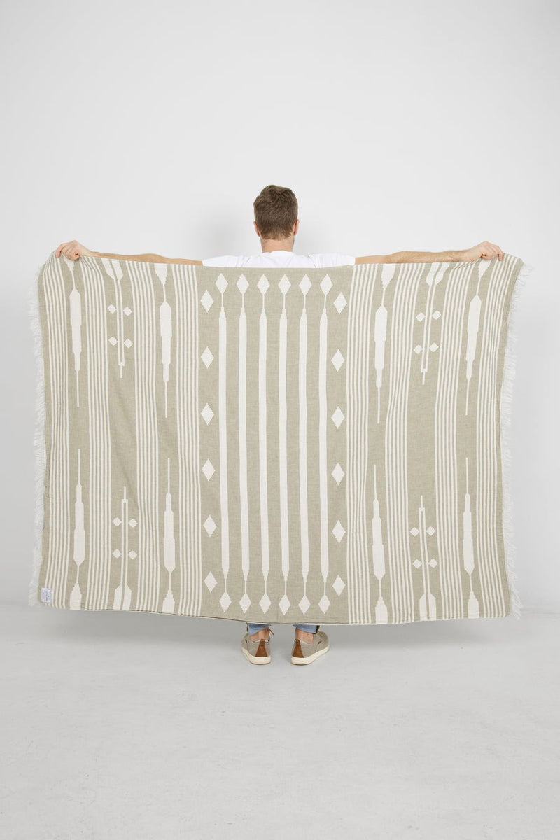 The Arrow Fleece Throw | Khaki