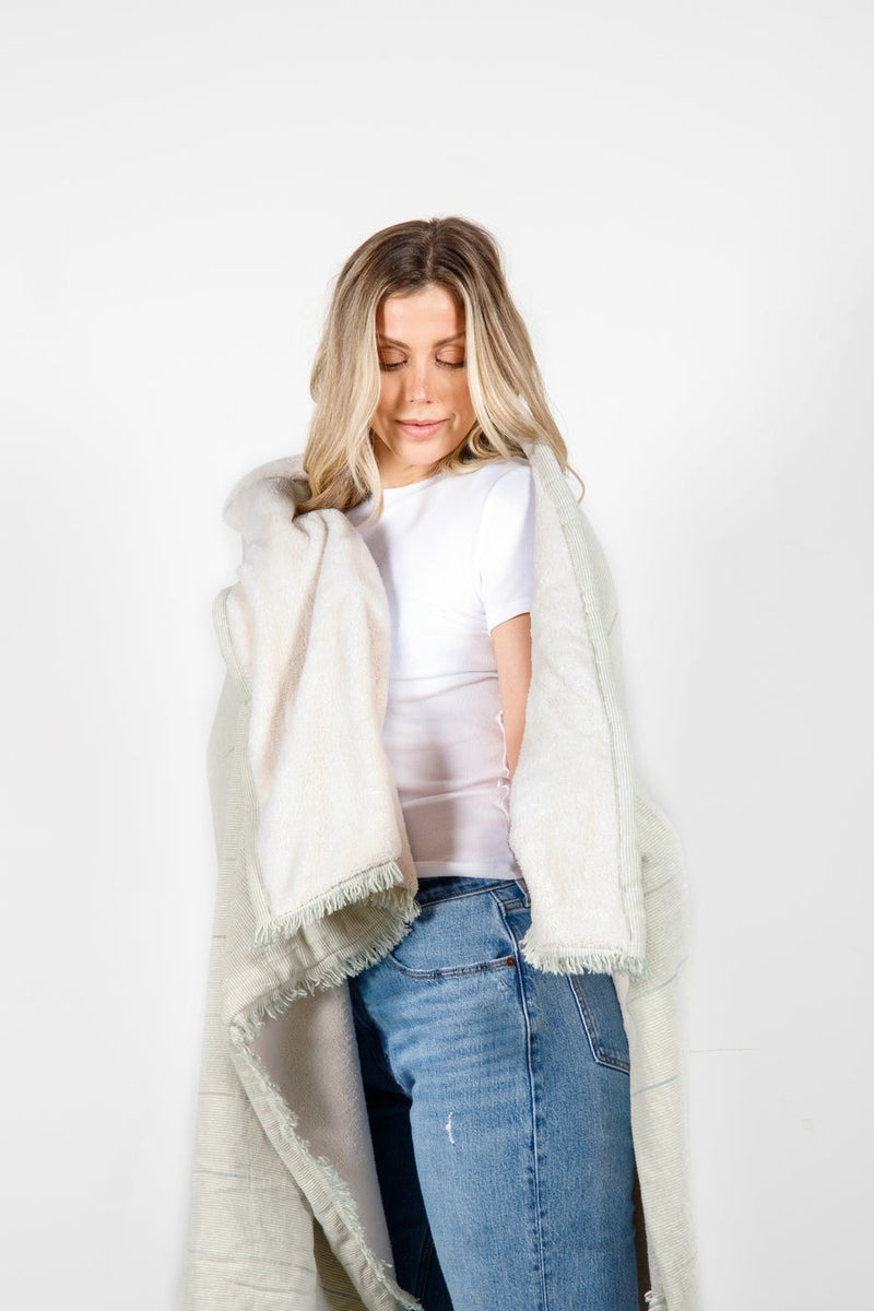 The Everest Fleece Throw | Sage